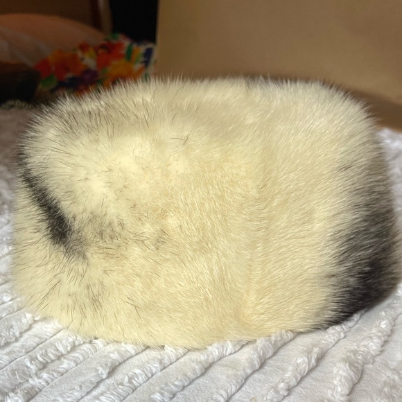 Vintage fur pillbox hat - Picture 1 of 5